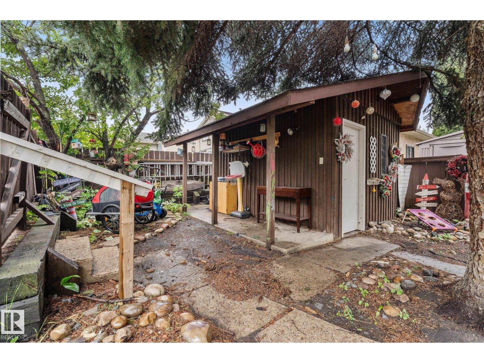 121 GREENWOOD DR - 51