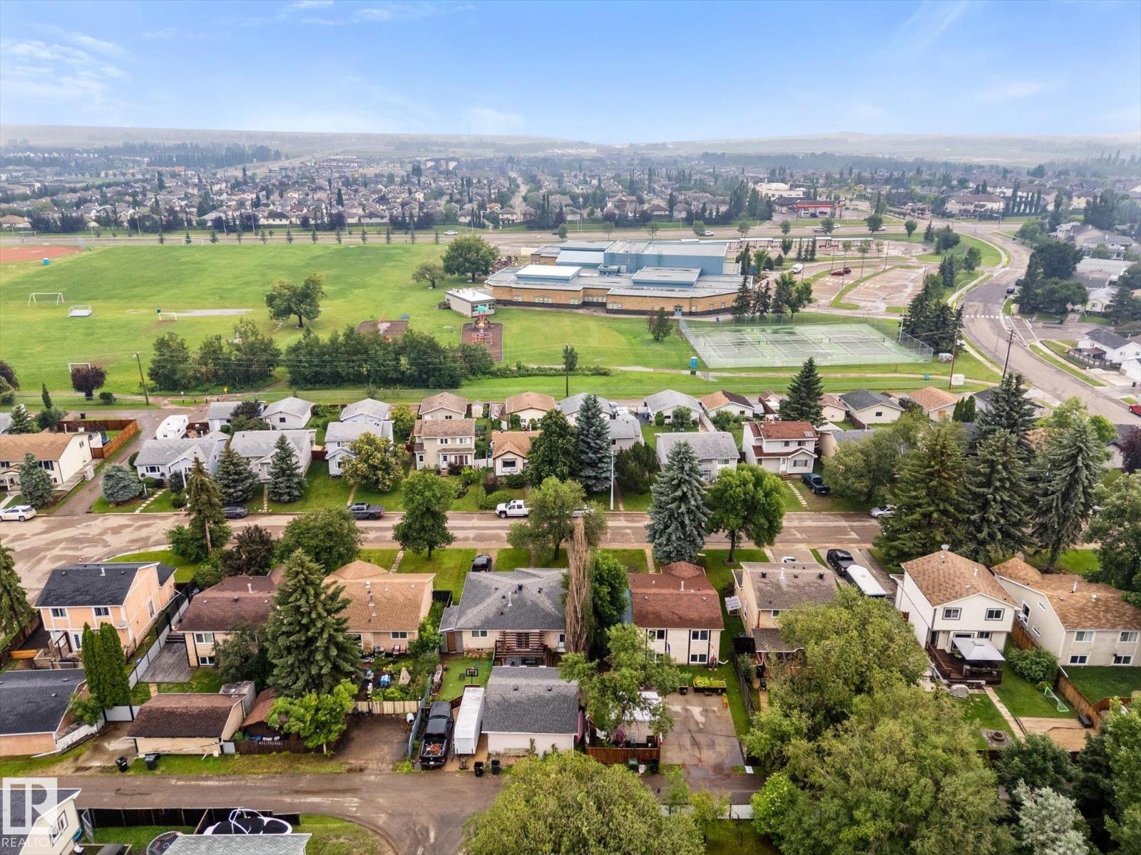 121 GREENWOOD DR - 55
