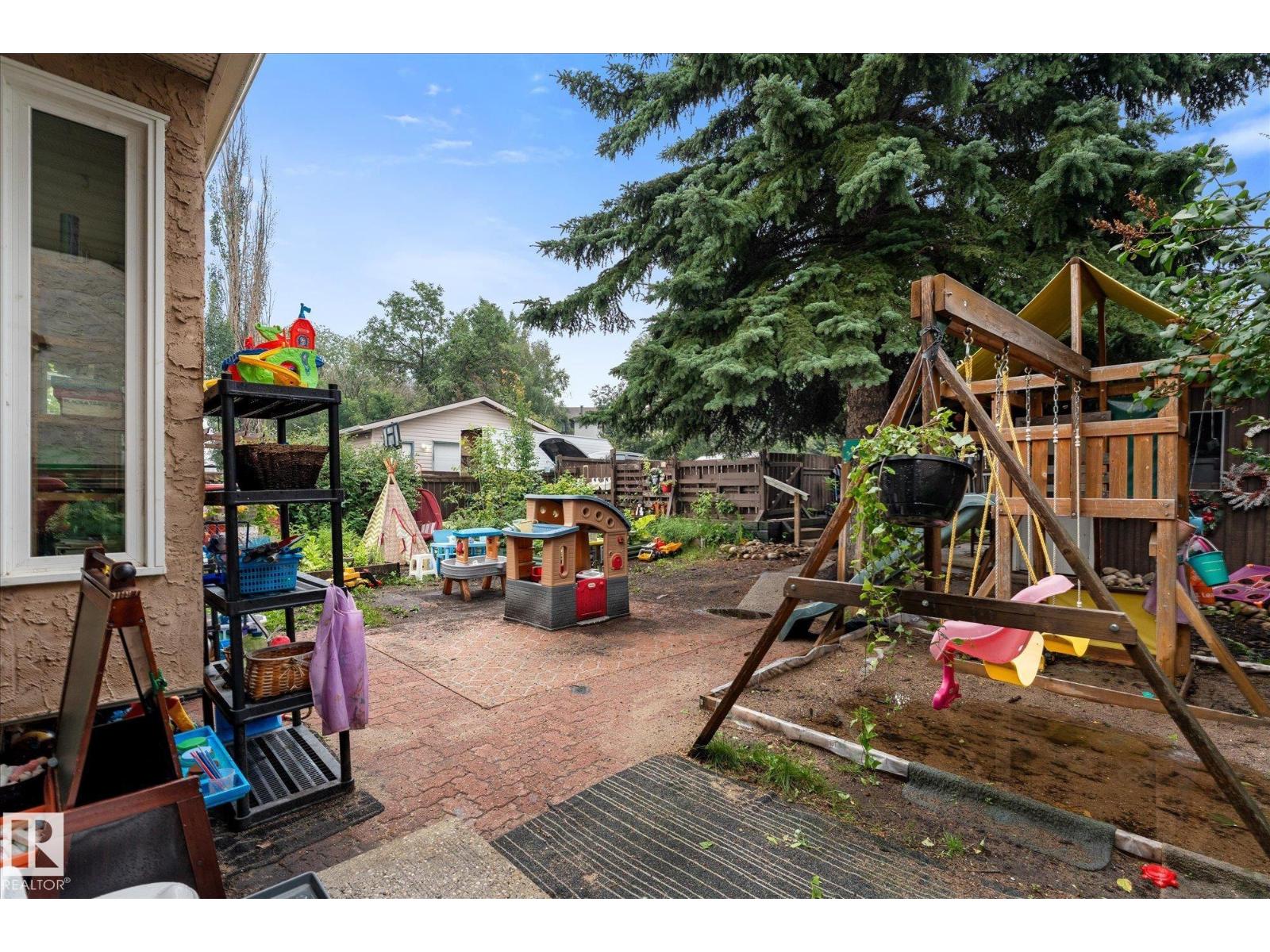 121 GREENWOOD DR - 47