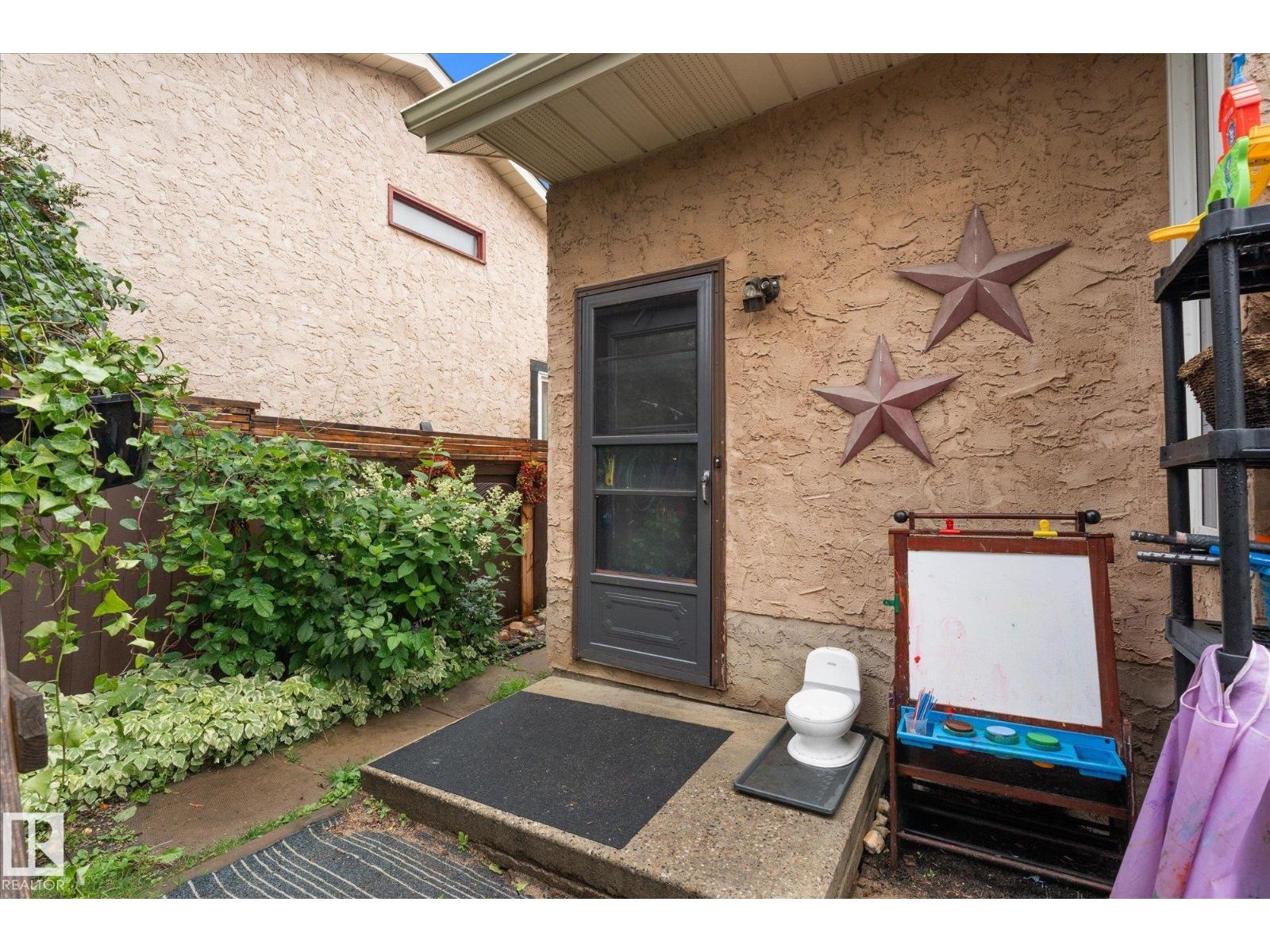 121 GREENWOOD DR - 49
