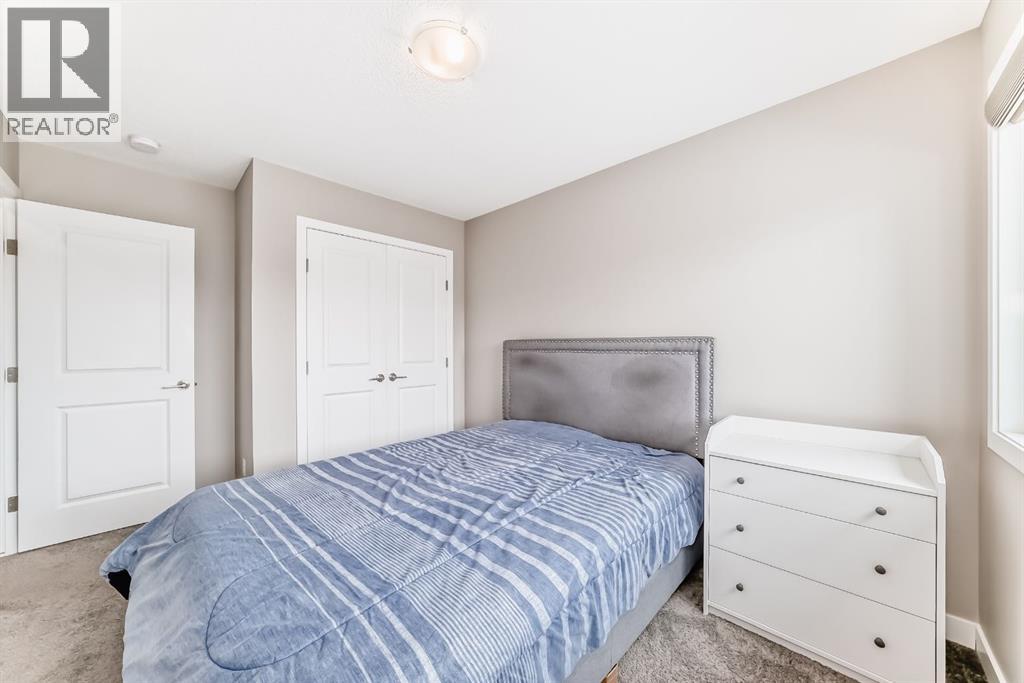 259 Kingfisher Crescent SE - 28