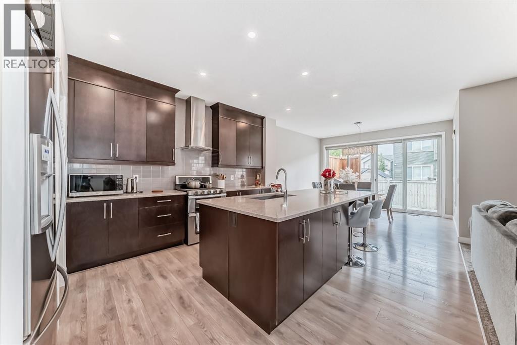 259 Kingfisher Crescent SE - 8