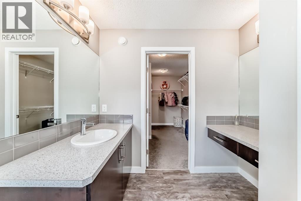 259 Kingfisher Crescent SE - 22