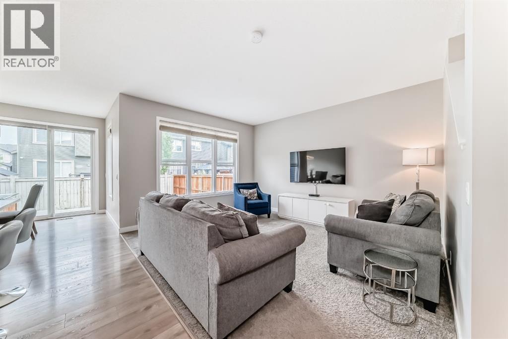 259 Kingfisher Crescent SE - 9