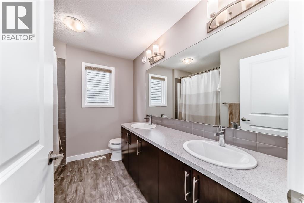259 Kingfisher Crescent SE - 27