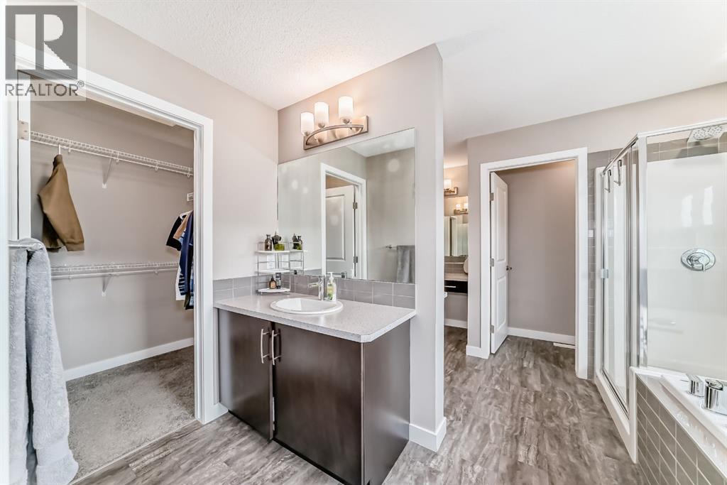 259 Kingfisher Crescent SE - 21