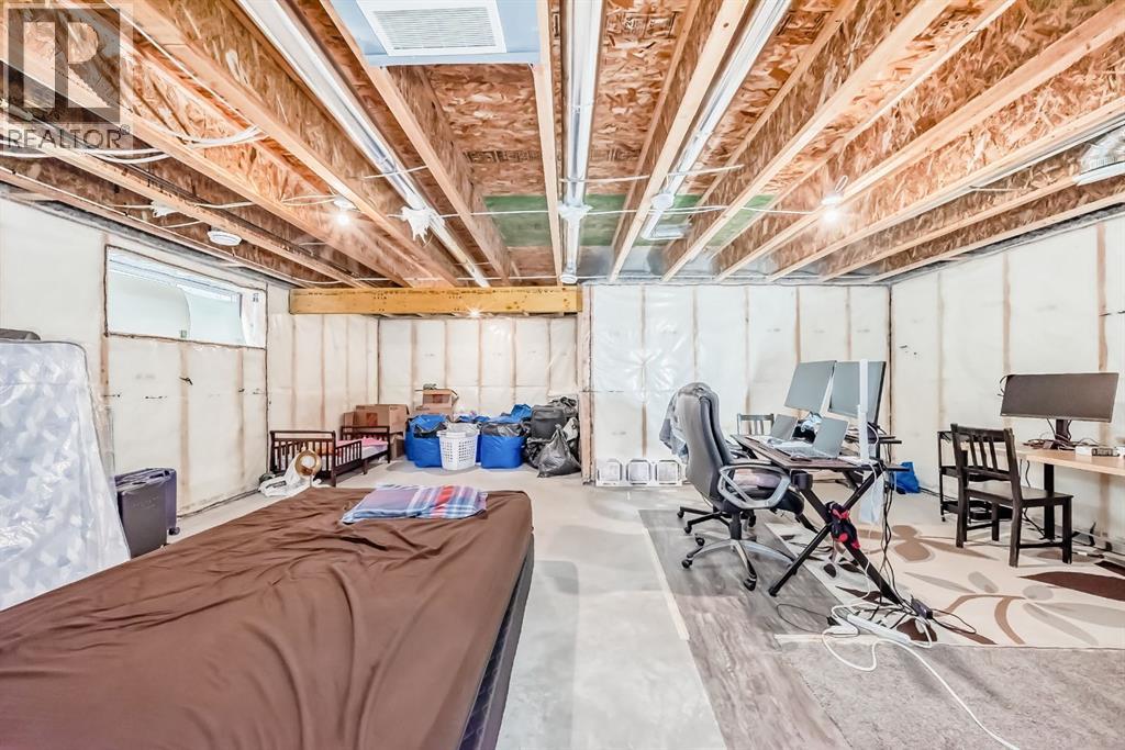 259 Kingfisher Crescent SE - 44