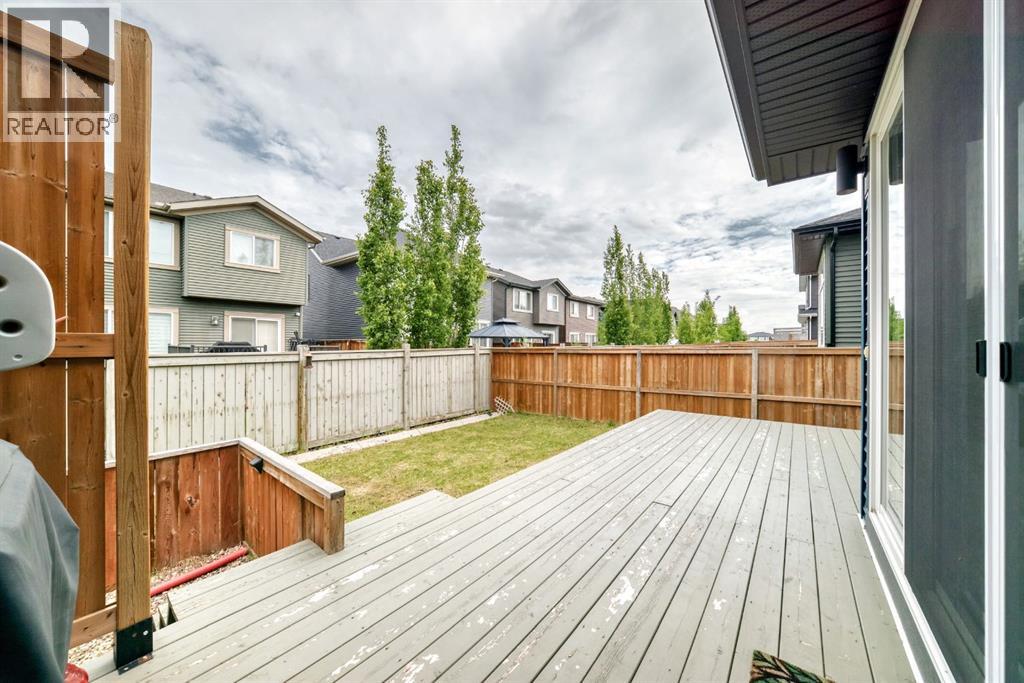 259 Kingfisher Crescent SE - 12