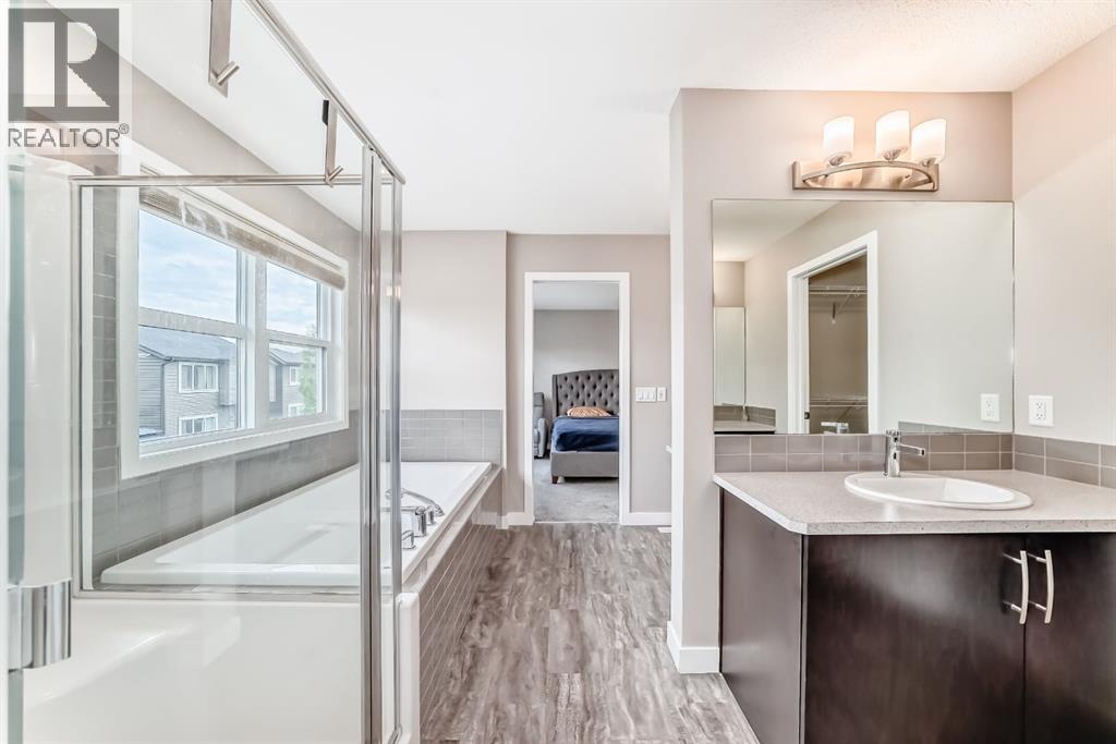 259 Kingfisher Crescent SE - 23