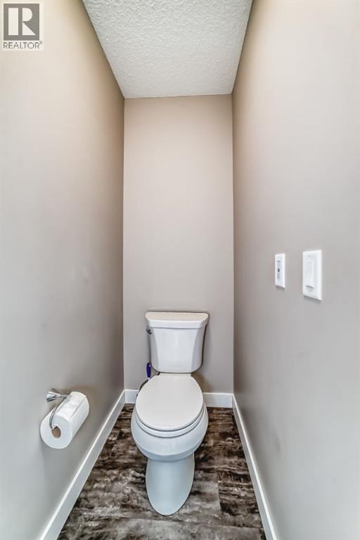 259 Kingfisher Crescent SE - 24
