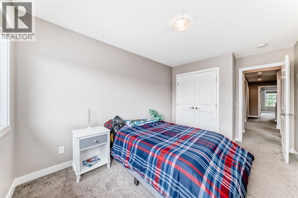 259 Kingfisher Crescent SE - 29