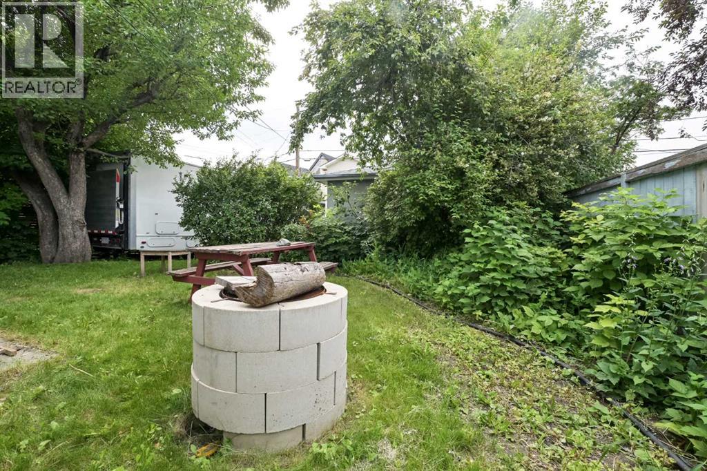1917 Mountview Crescent NE - 23