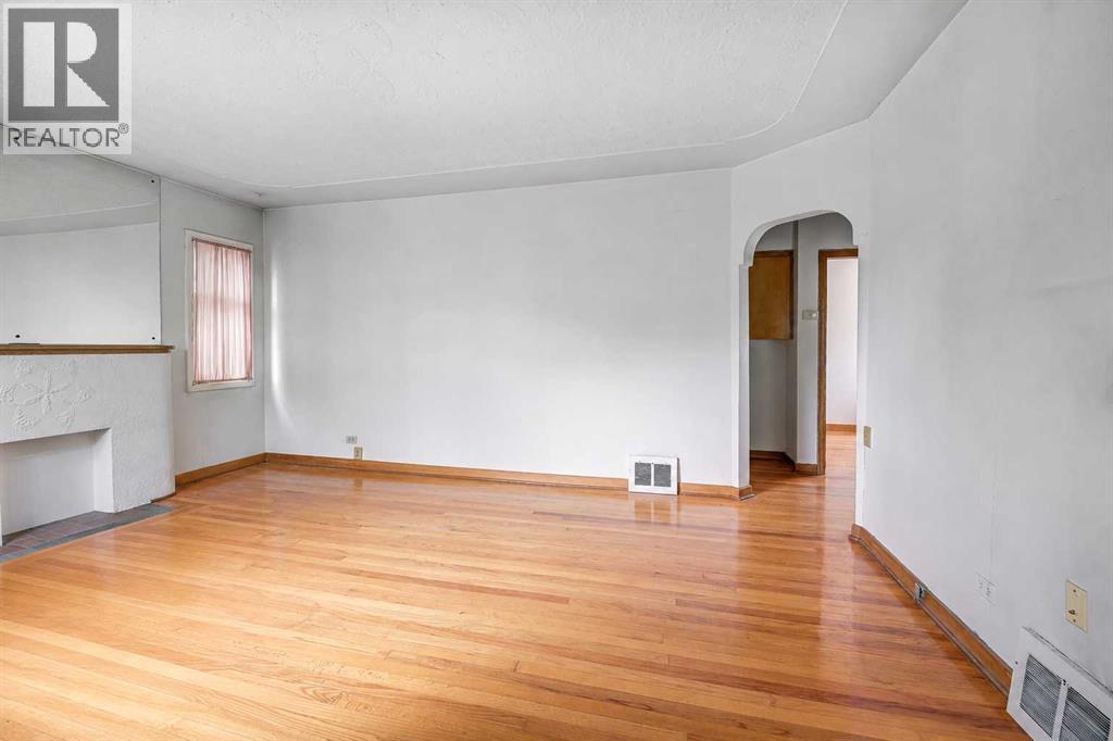 1917 Mountview Crescent NE - 3