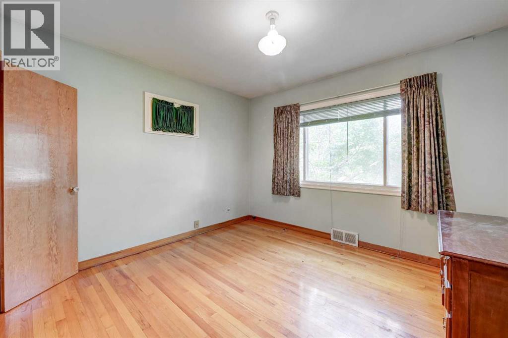 1917 Mountview Crescent NE - 6