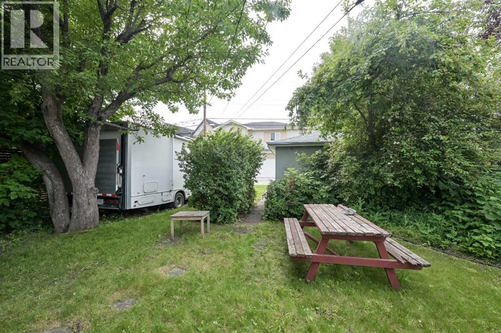 1917 Mountview Crescent NE - 19
