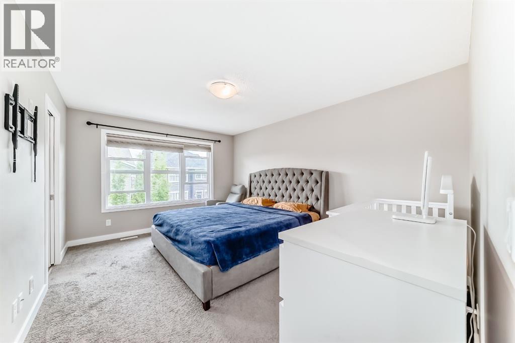 259 Kingfisher Crescent SE - 19
