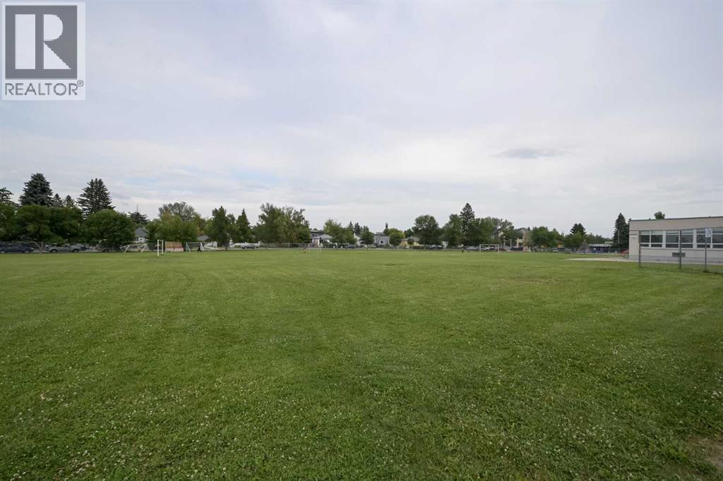 1917 Mountview Crescent NE - 17