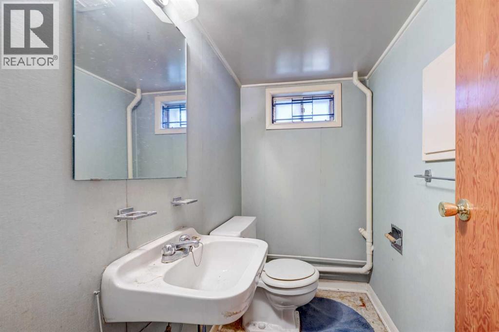 1917 Mountview Crescent NE - 15