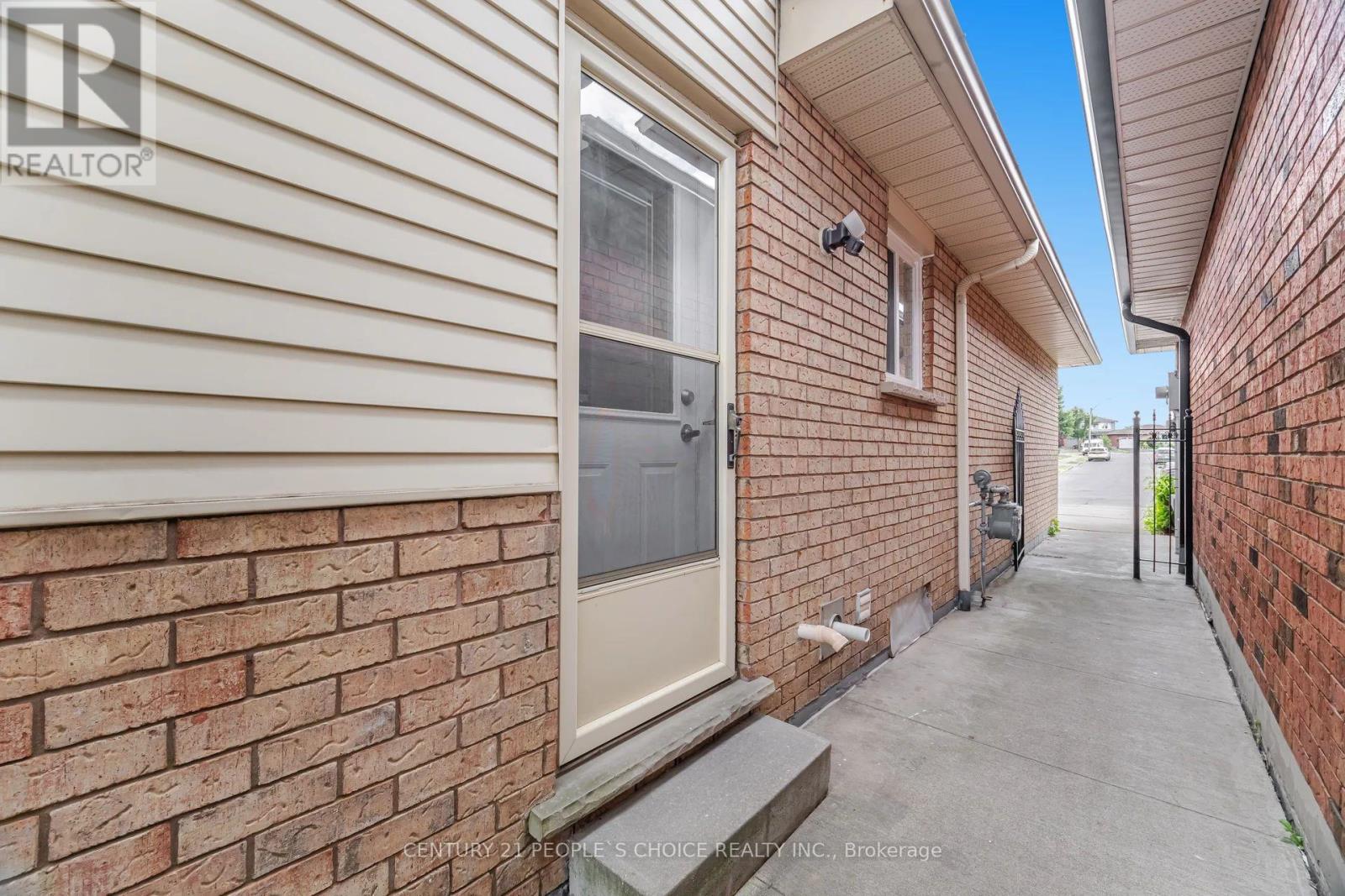 55 VINEBERG DRIVE - 24