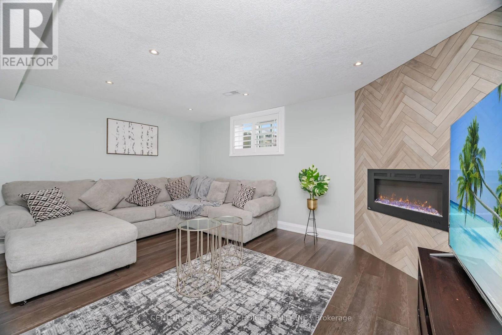 55 VINEBERG DRIVE - 30