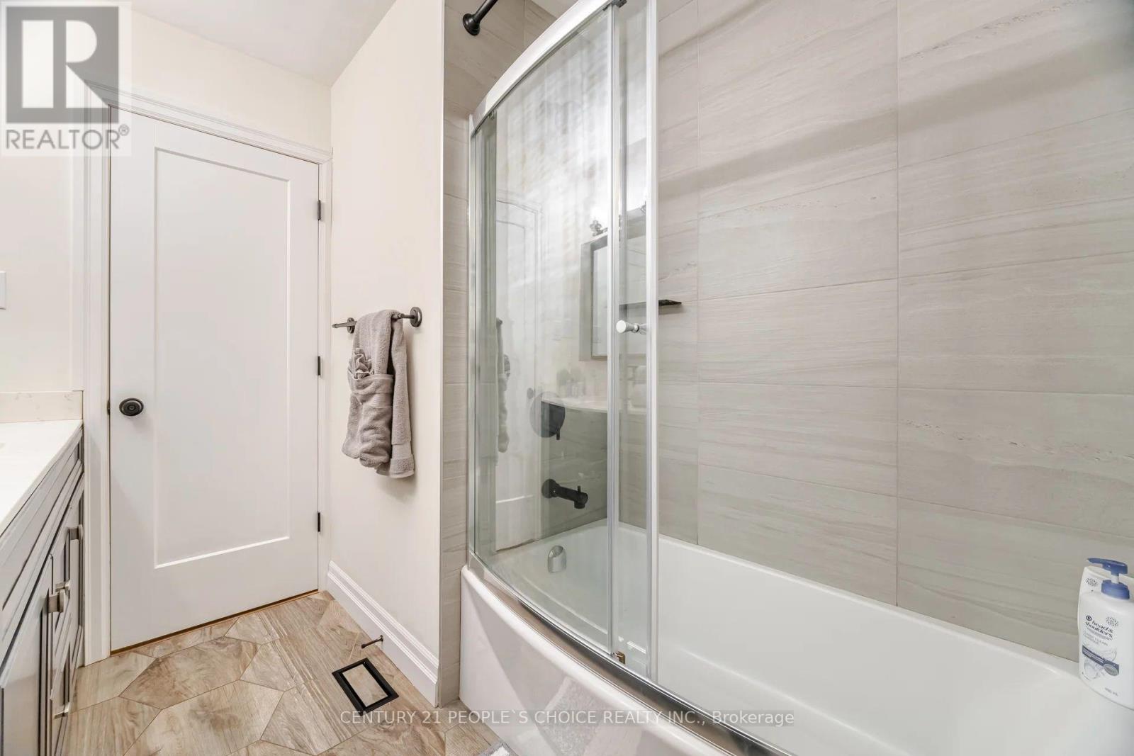 55 VINEBERG DRIVE - 18