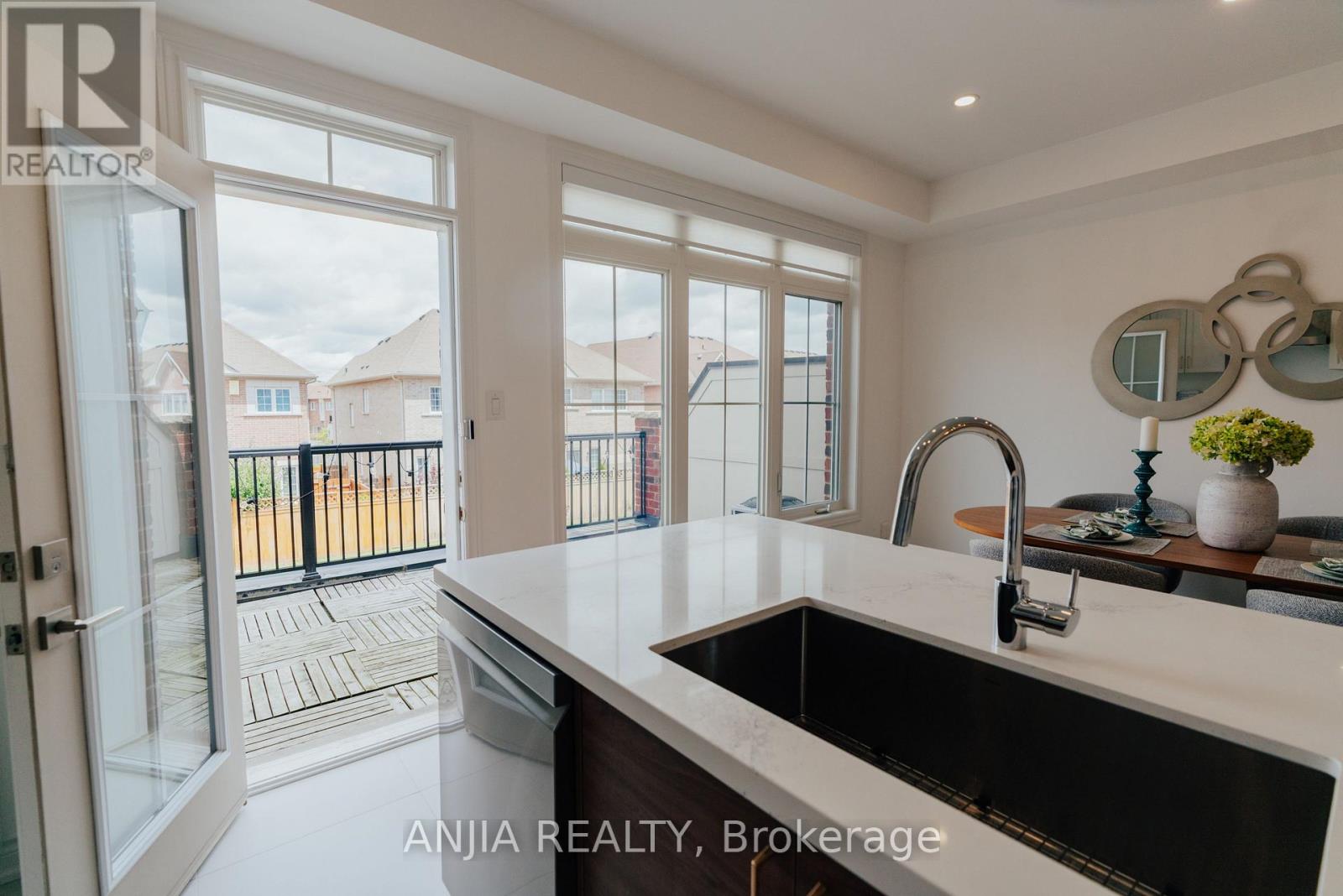 221 DUNDAS WAY - 11