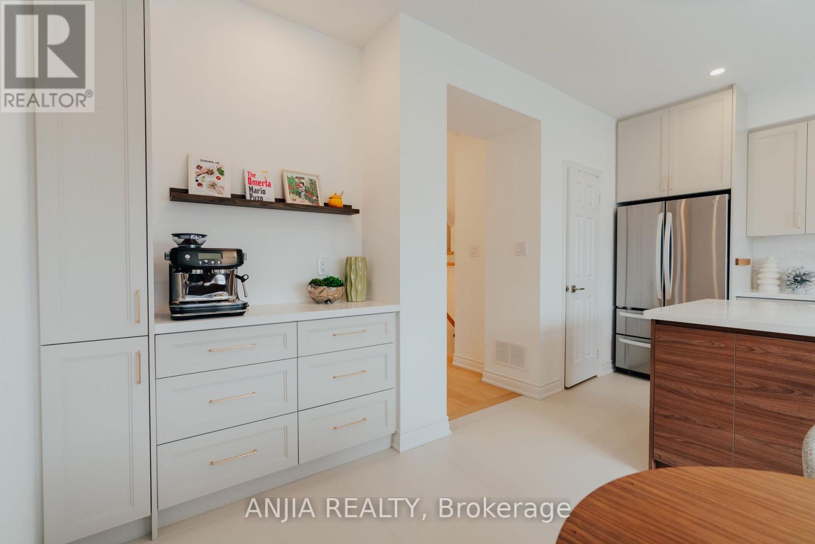 221 DUNDAS WAY - 12