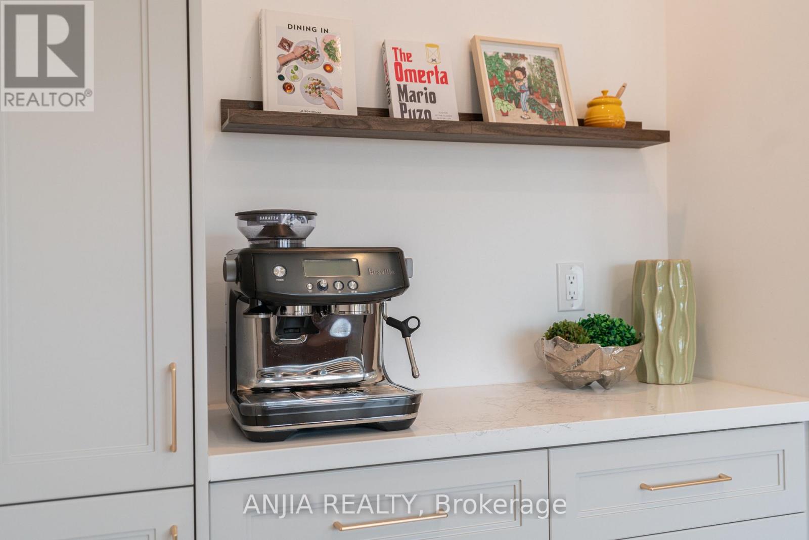 221 DUNDAS WAY - 13