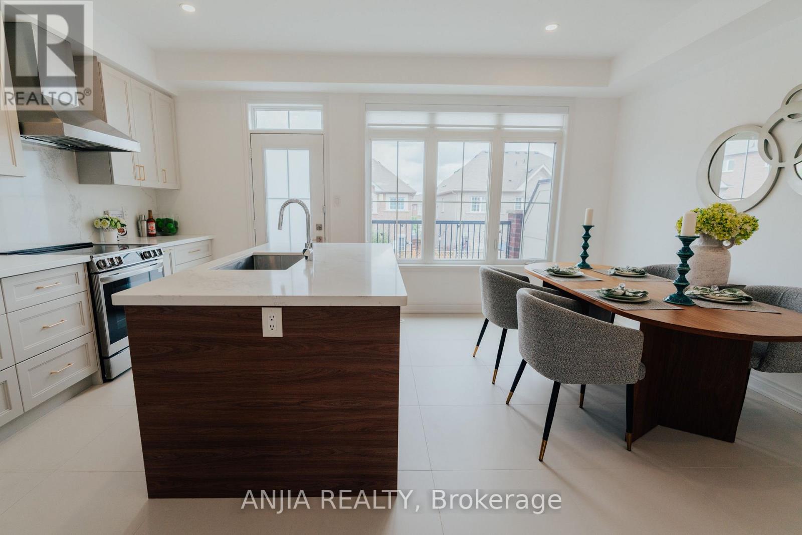 221 DUNDAS WAY - 14