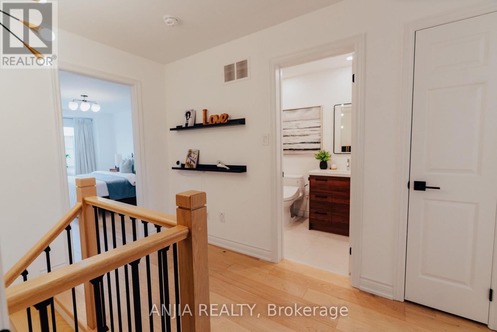221 DUNDAS WAY - 18