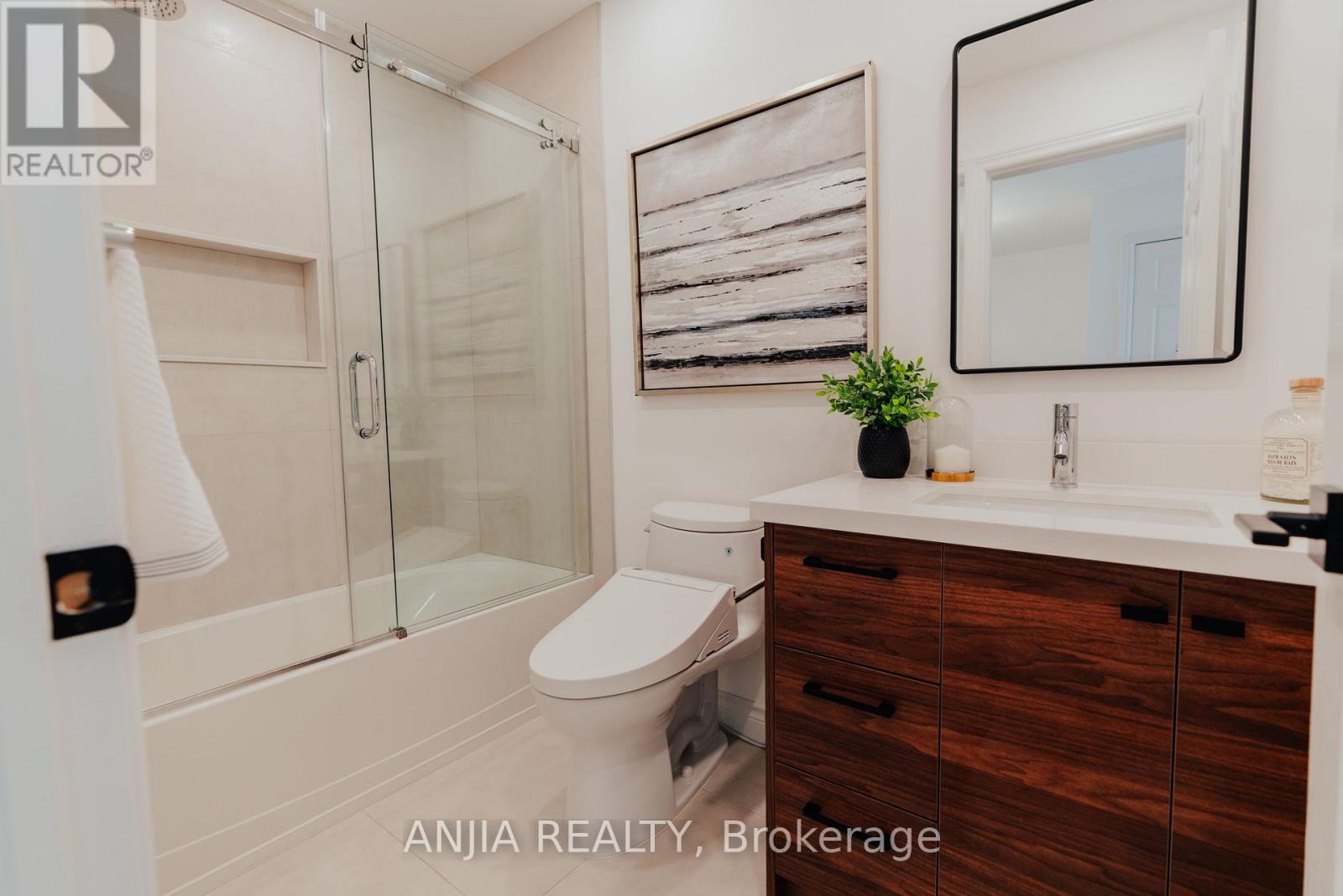 221 DUNDAS WAY - 19