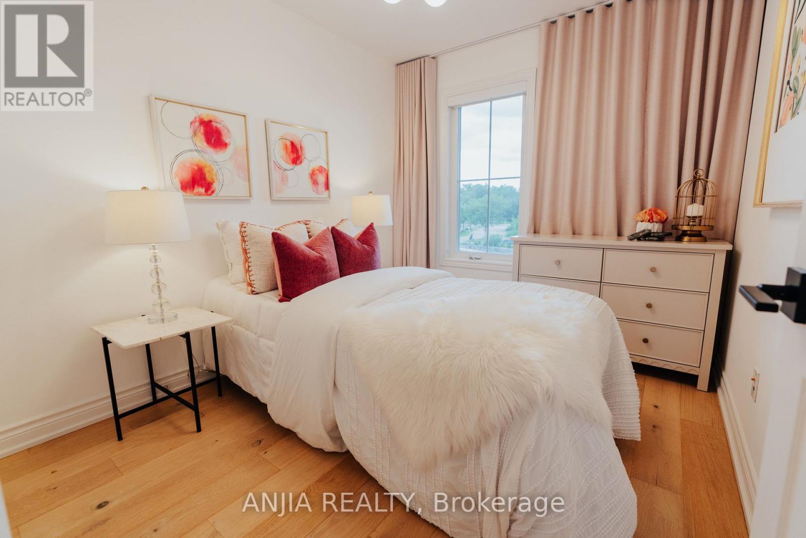 221 DUNDAS WAY - 21