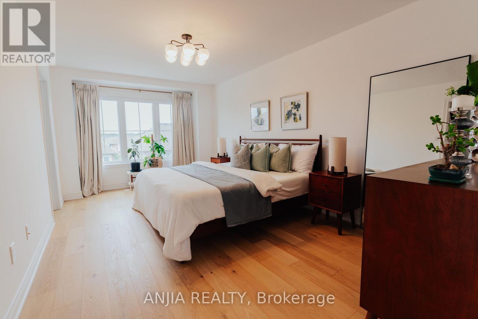 221 DUNDAS WAY - 22