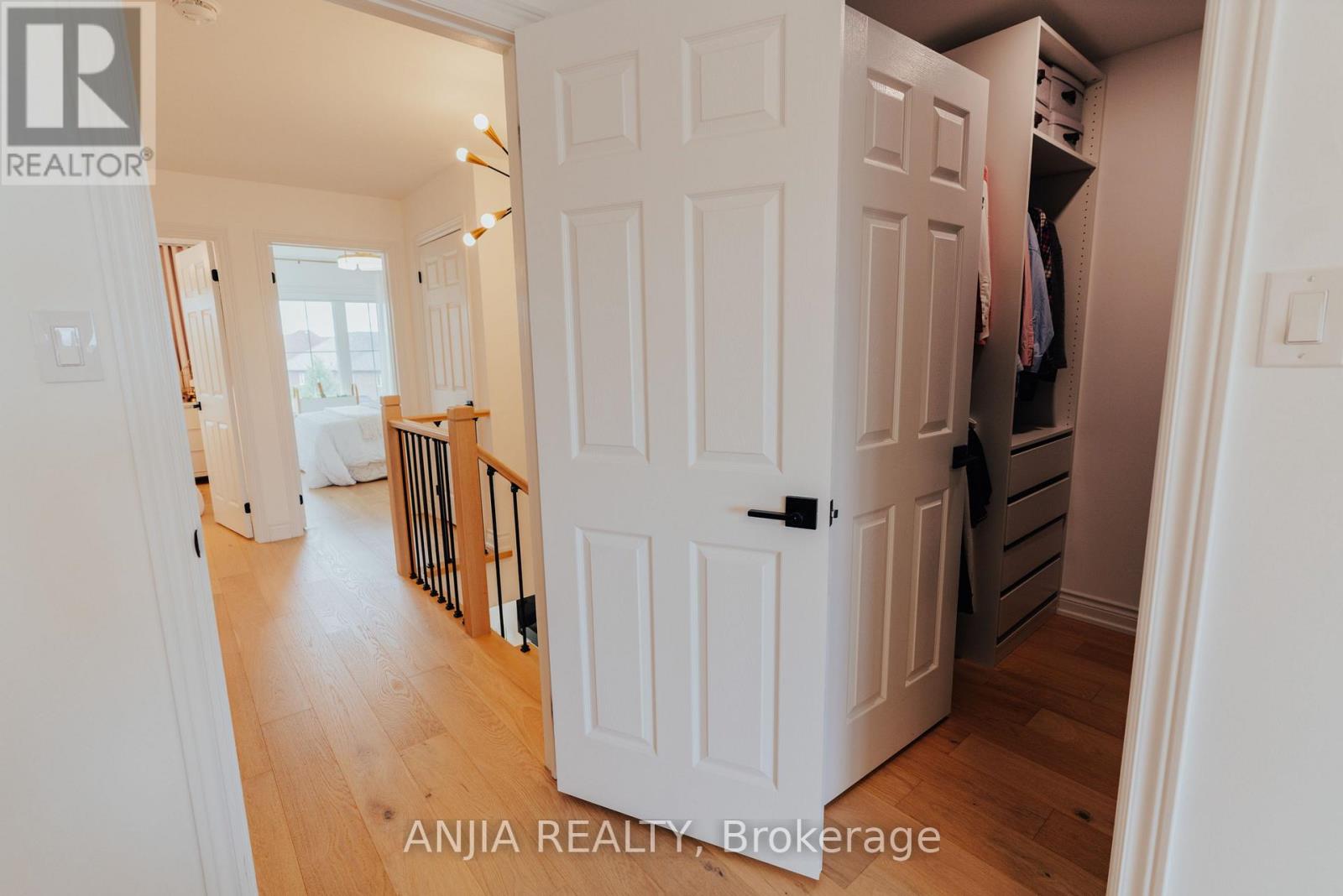 221 DUNDAS WAY - 24