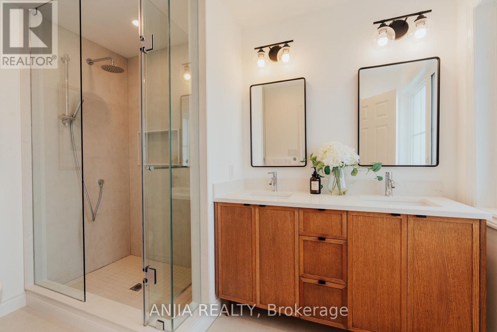 221 DUNDAS WAY - 25