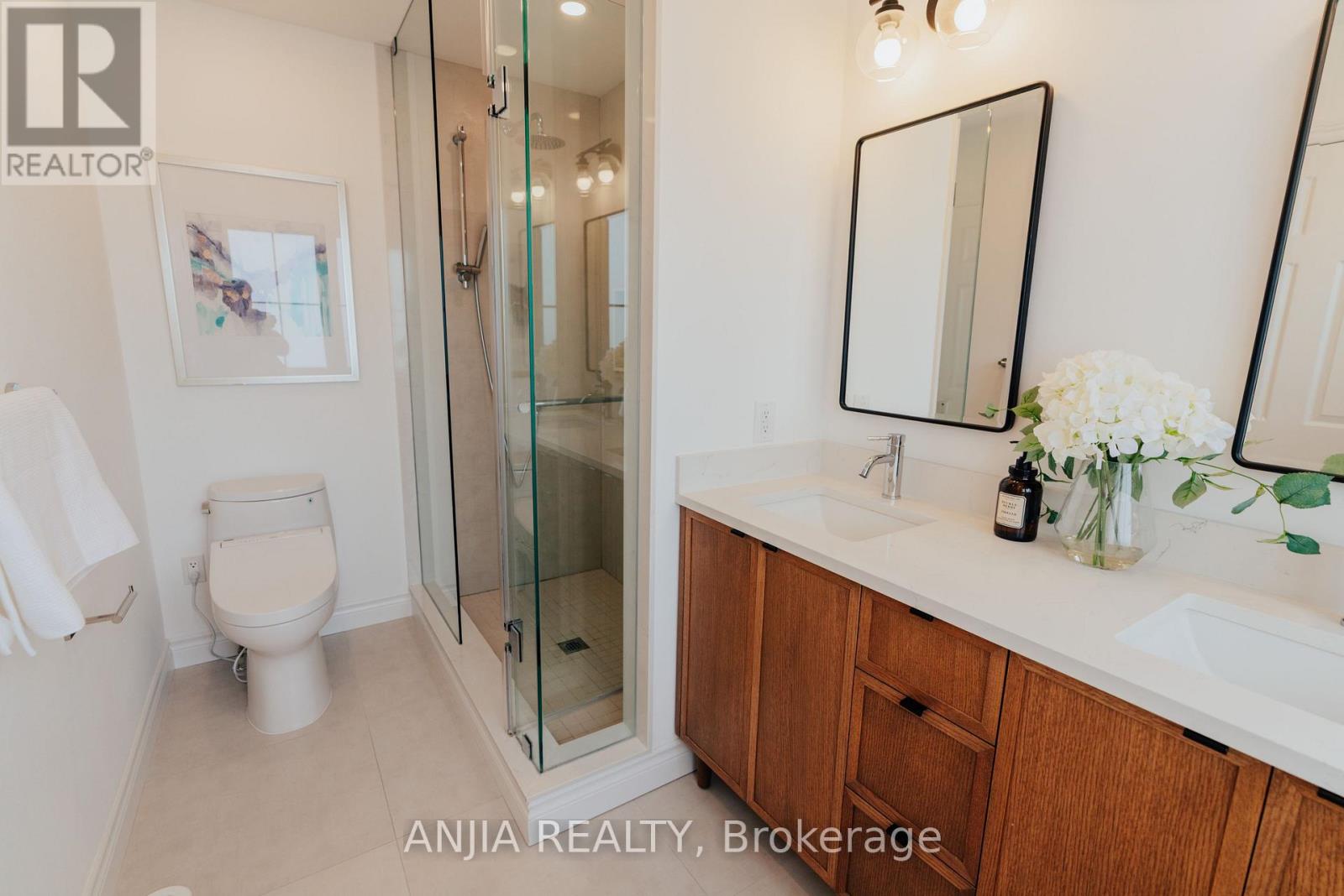221 DUNDAS WAY - 26