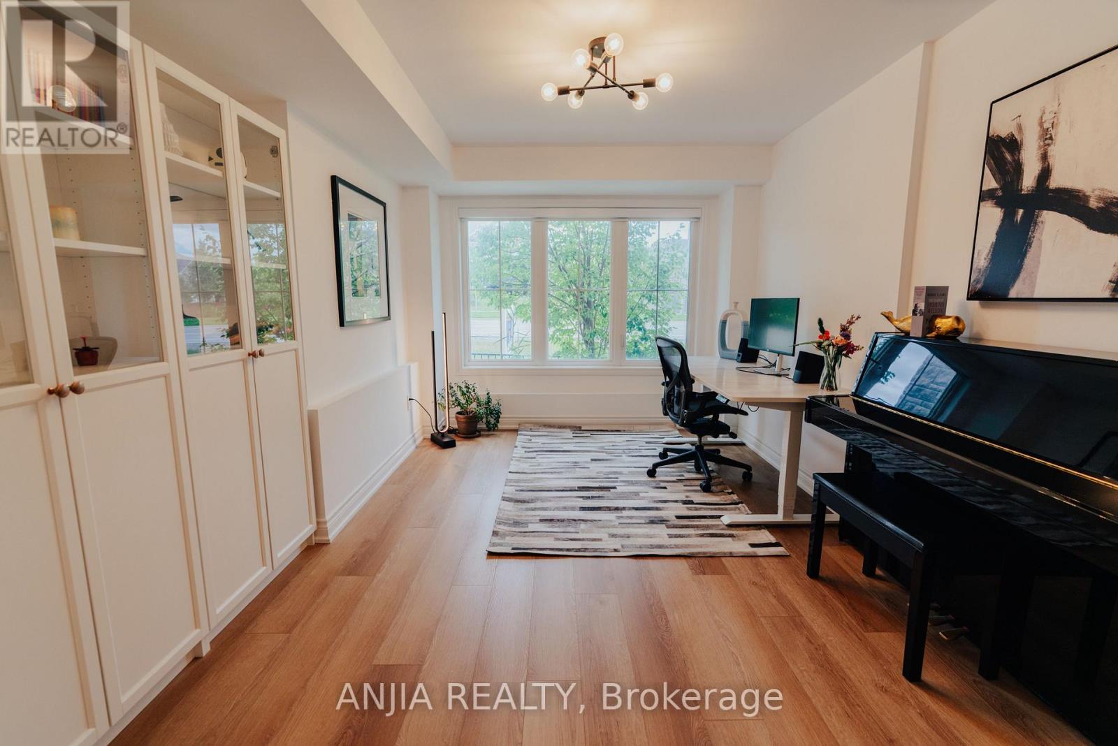 221 DUNDAS WAY - 27