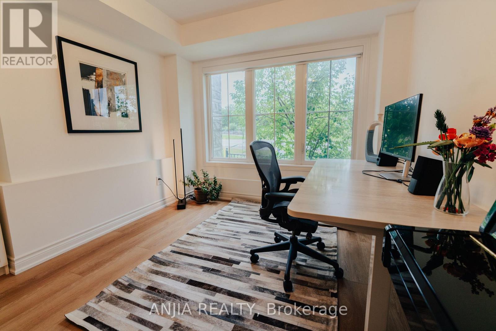 221 DUNDAS WAY - 28