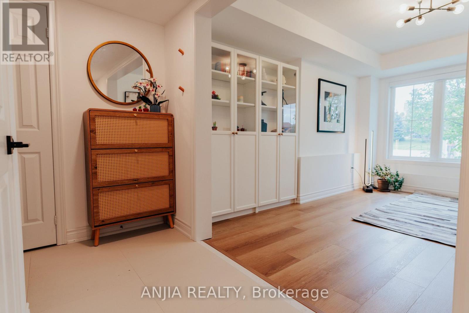 221 DUNDAS WAY - 29
