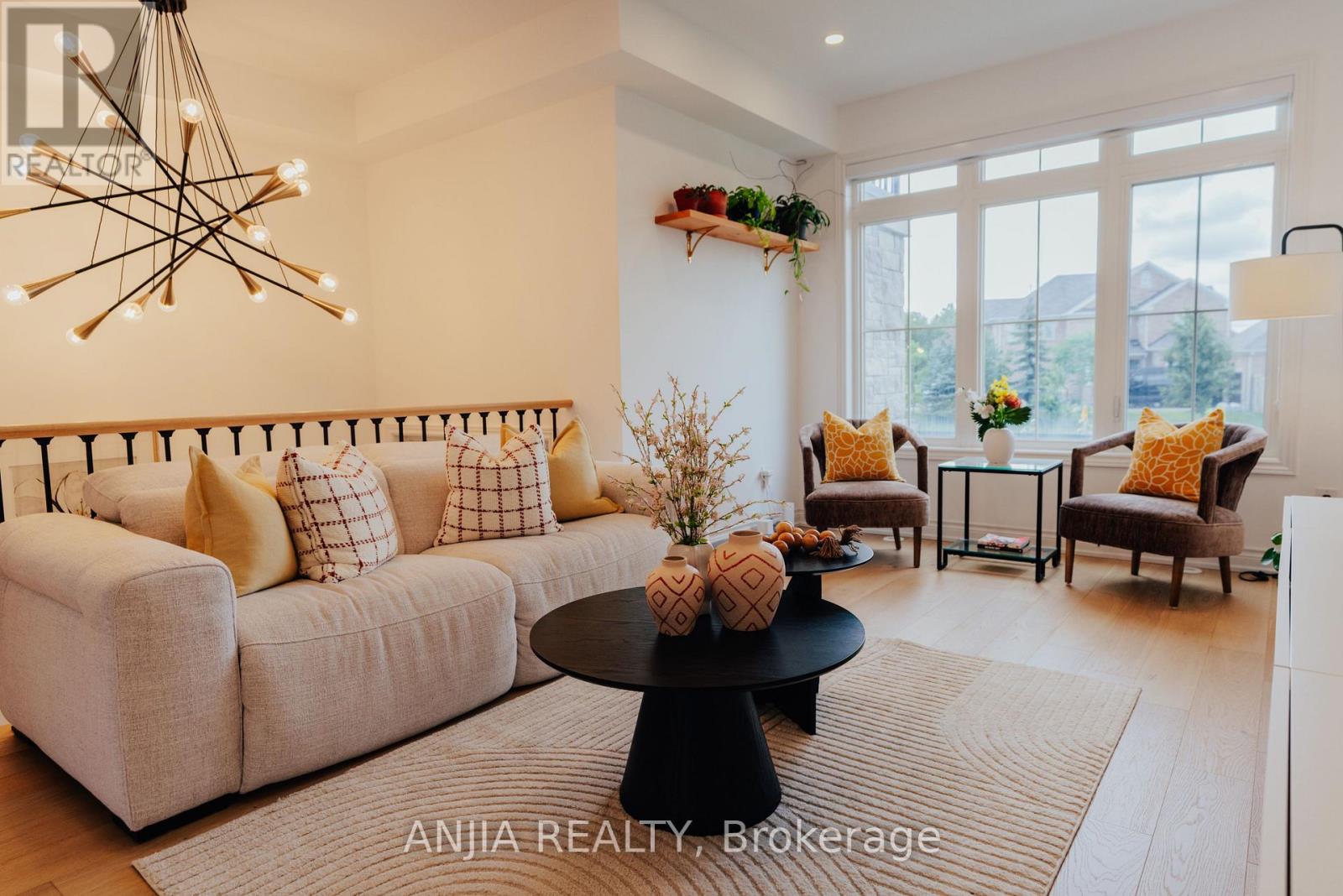 221 DUNDAS WAY - 3
