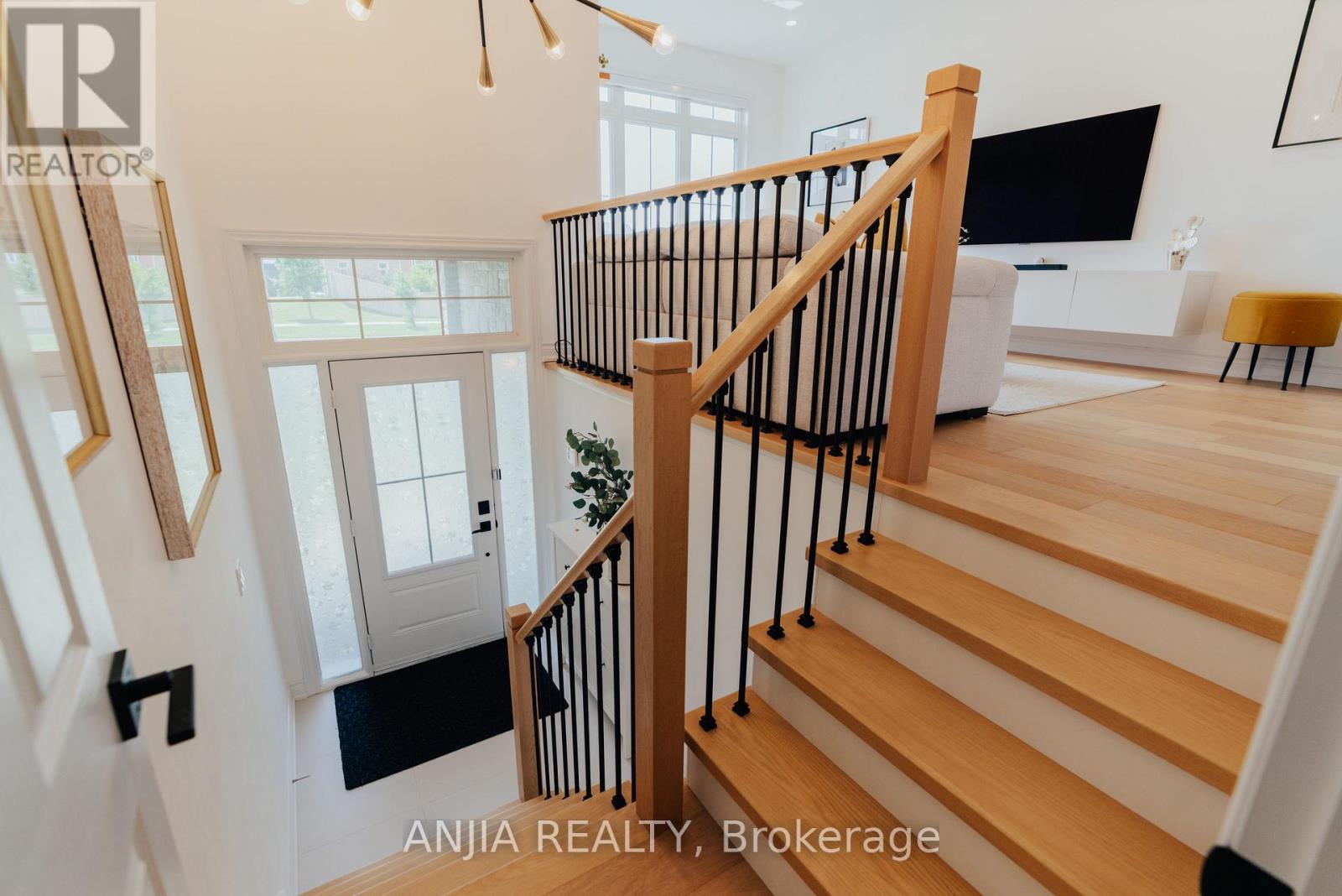 221 DUNDAS WAY - 31