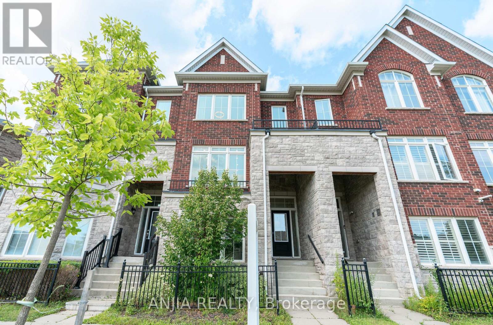221 DUNDAS WAY - 35