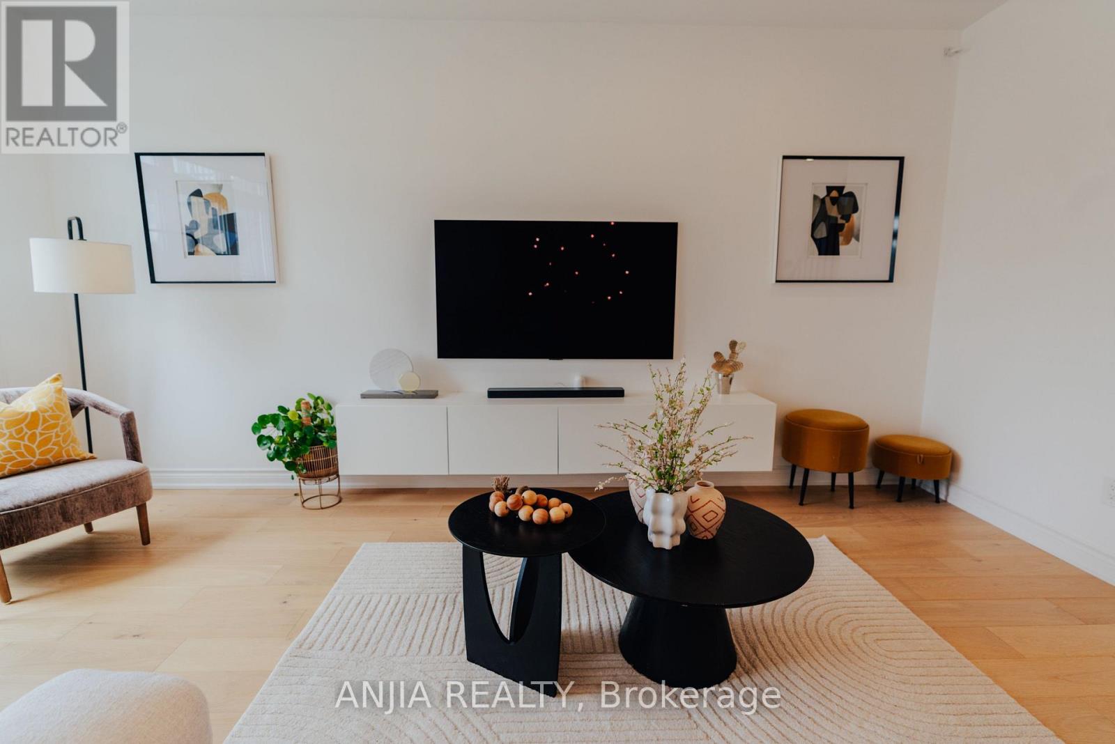221 DUNDAS WAY - 4