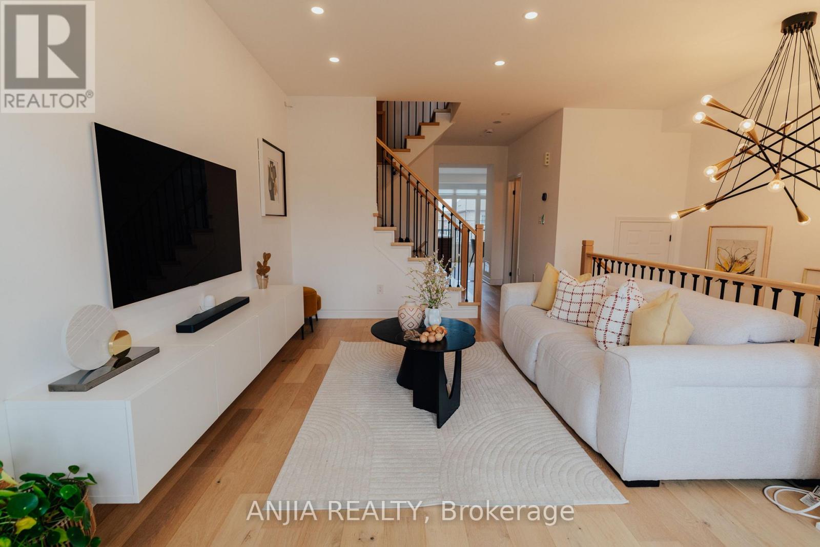 221 DUNDAS WAY - 5