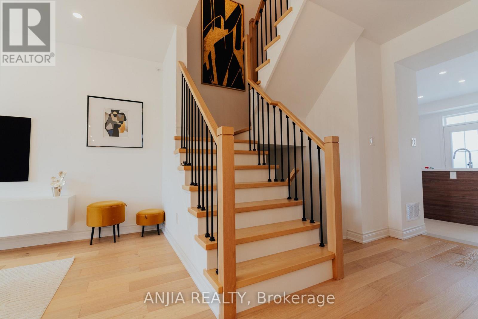 221 DUNDAS WAY - 6