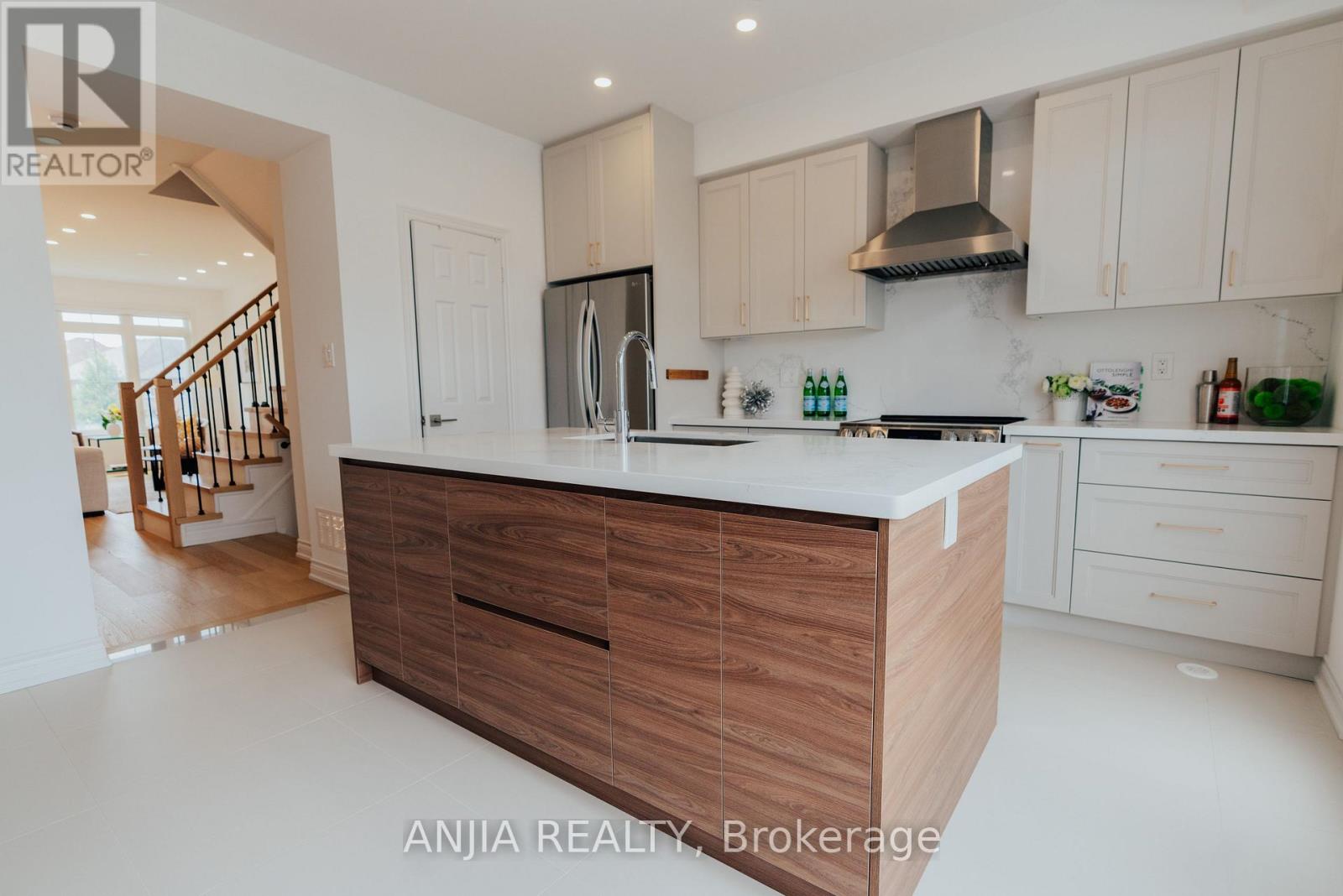 221 DUNDAS WAY - 9