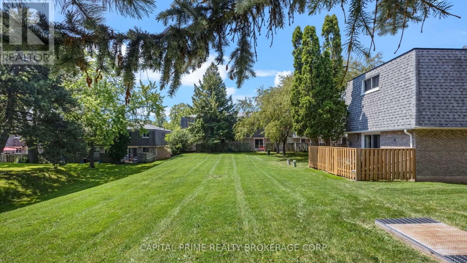 #36 250 BRIDLETOWNE CIRCLE - 32