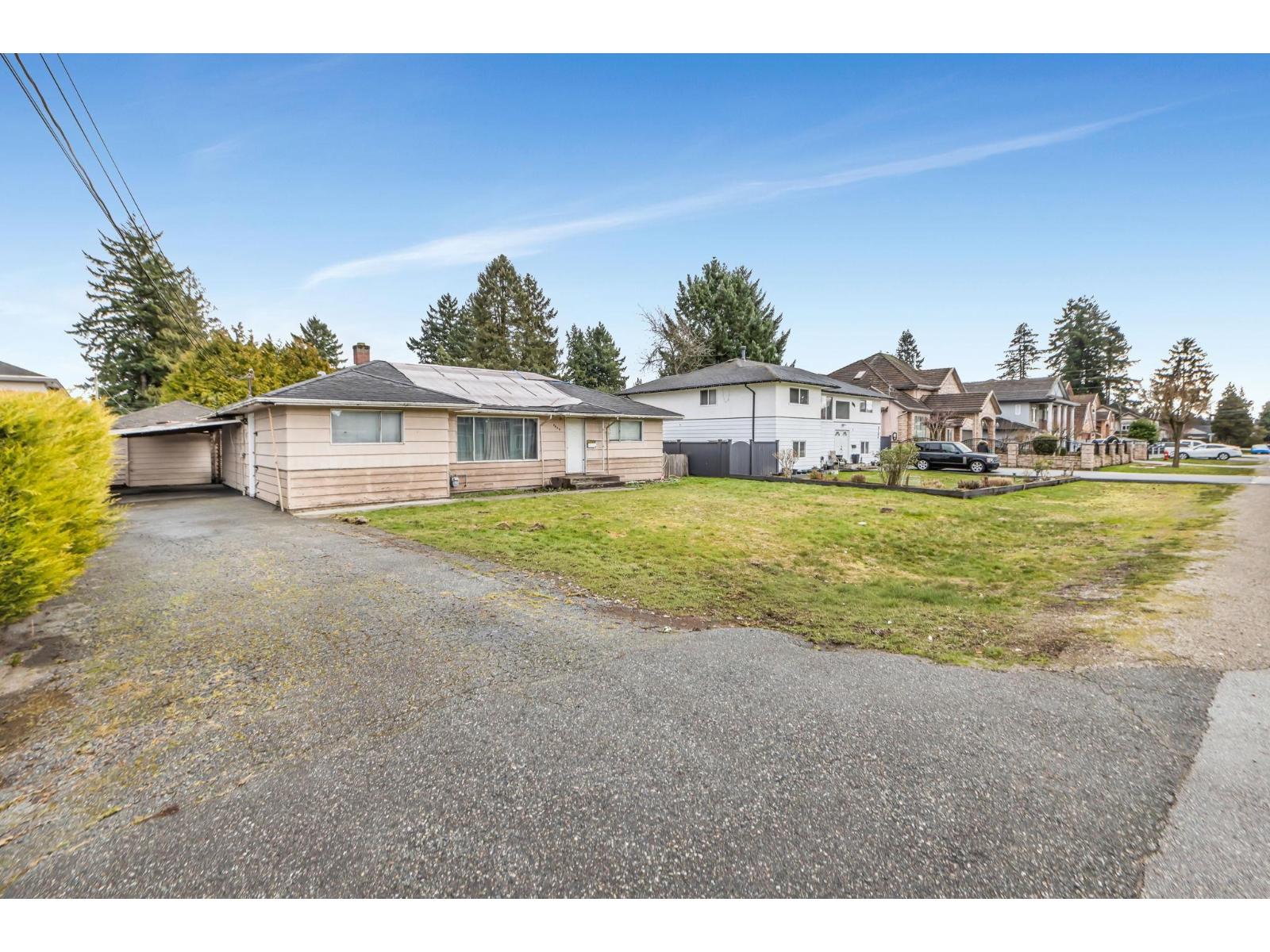 3 Bed, 1 Bath House for Sale in Surrey – 8498 122 STREET, Surrey – MLS# R3147077 - Image 3