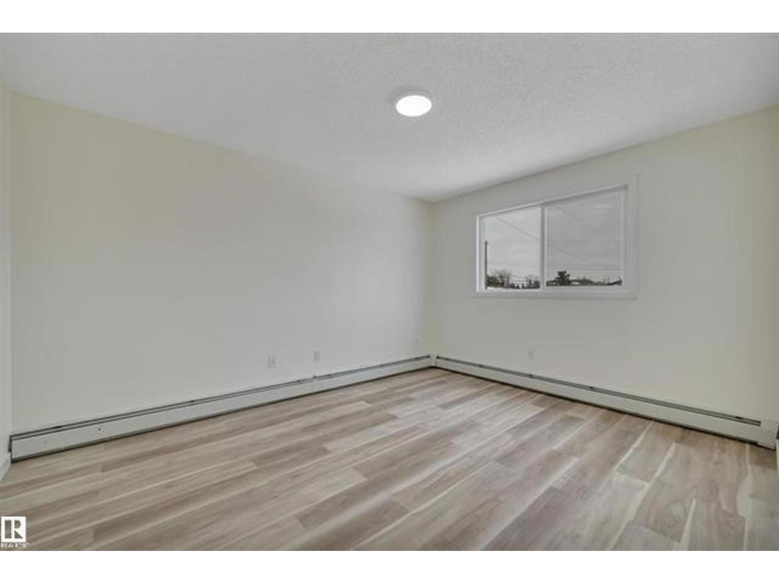 #10 4616 47 ST - 13