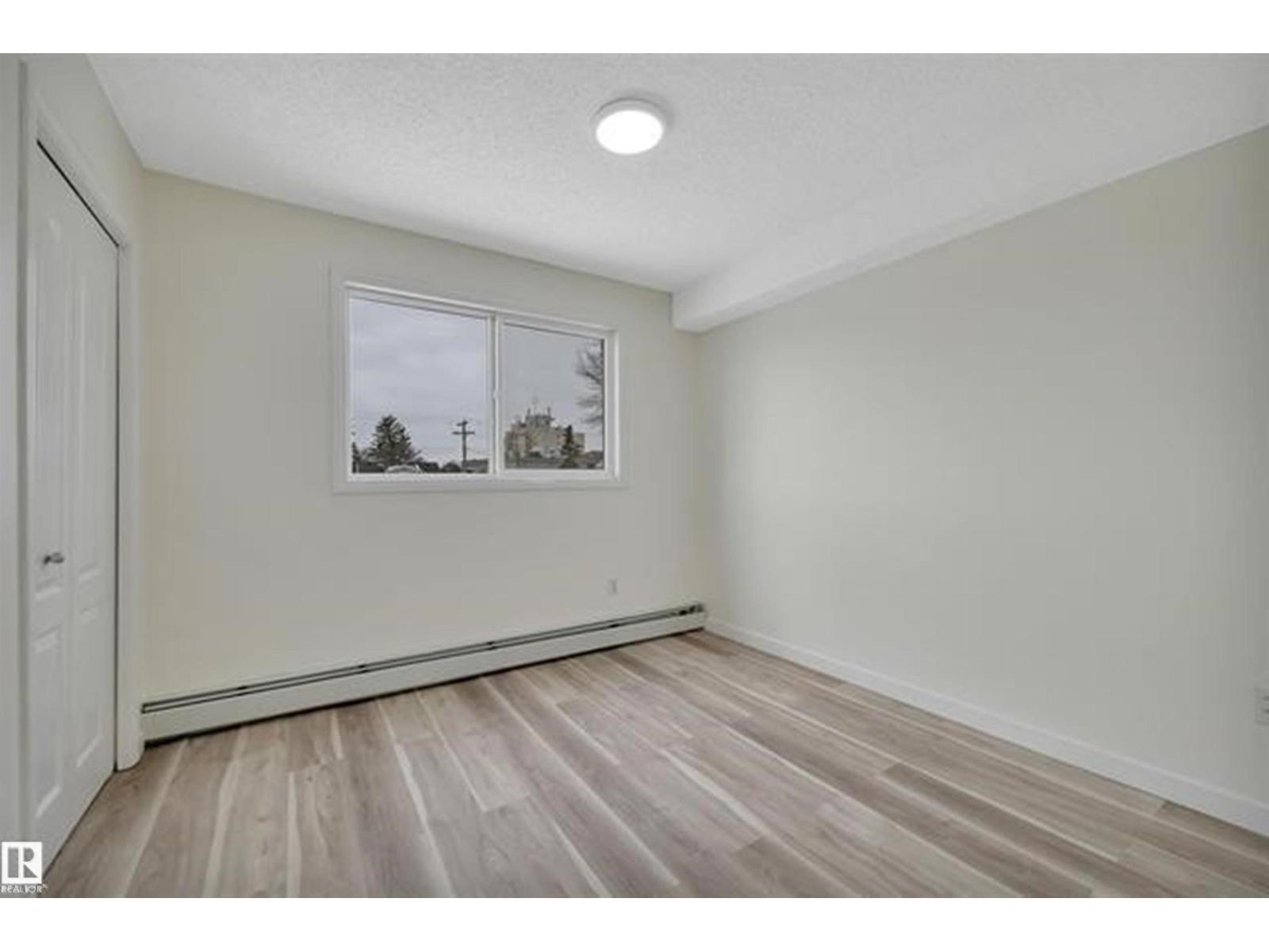 #10 4616 47 ST - 18